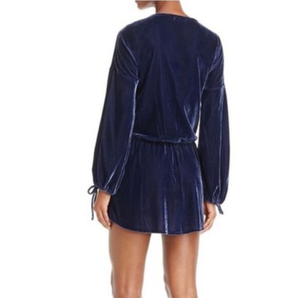 On The Road Maya Long Sleeve Blue Velvet Dress Medium NWT - Picture 4 of 5